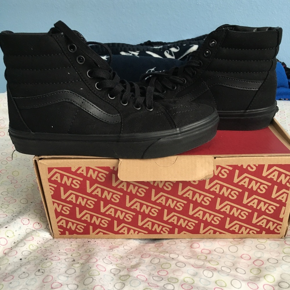 Black Sk8-HI Vans